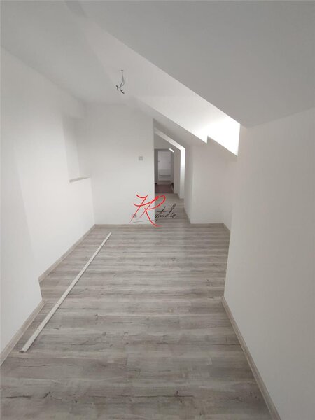 Polona, vanzare apartament 2 camere, bloc mic,